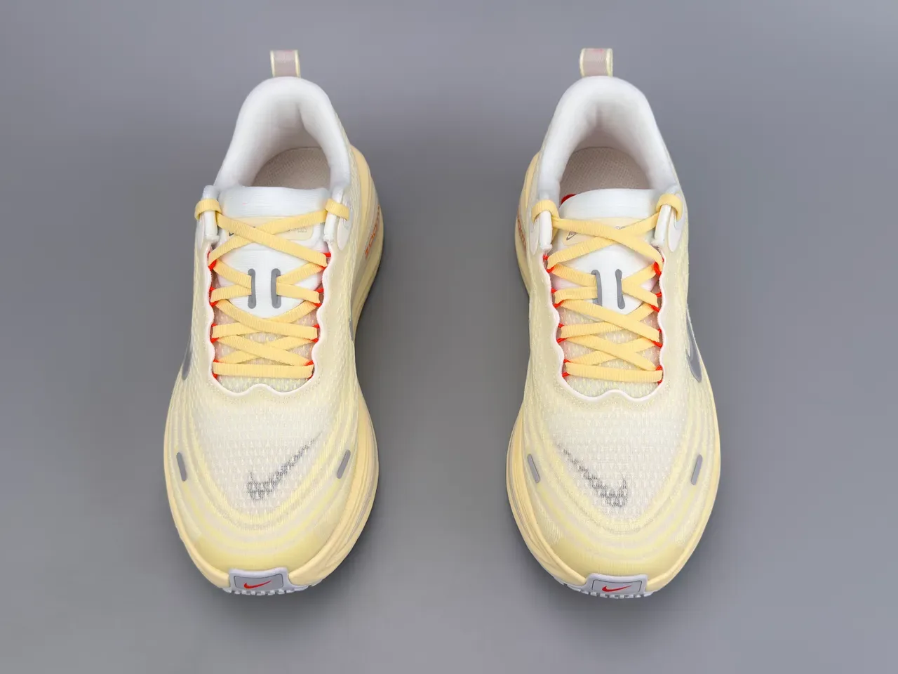 Nike Yellow Gray Engineered Mesh Upper Sculpted Wavy Midsole Running Shoes 9