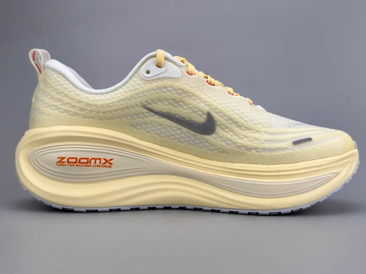 Nike Yellow Gray Engineered Mesh Upper Sculpted Wavy Midsole Running Shoes 10