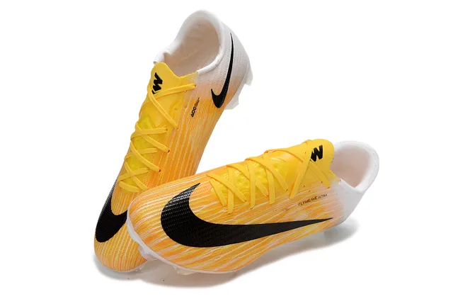 Nike Chaussures de football jaunes blanches avec upper Flyweave tricoté translucide Air Zoom semelle pour terrain ferme 7