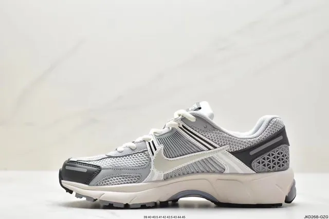 Nike Zoom Vomero 5 White Gray Running Shoes 7