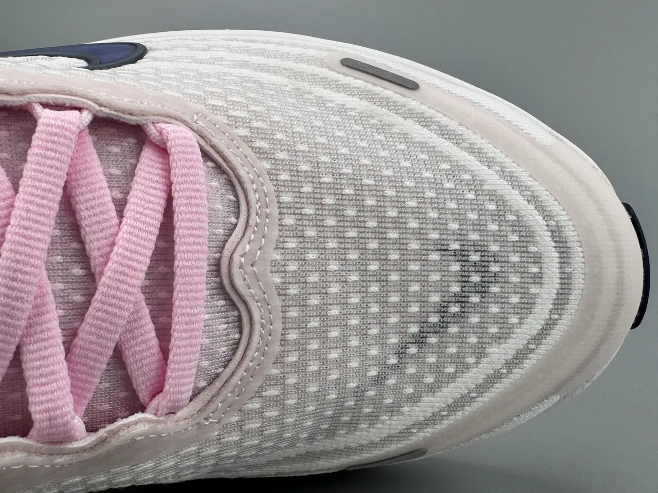 Nike ZoomX Invincible Run Pink Navy Engineered Mesh Upper Wavy Layered Midsole Running Shoes 4