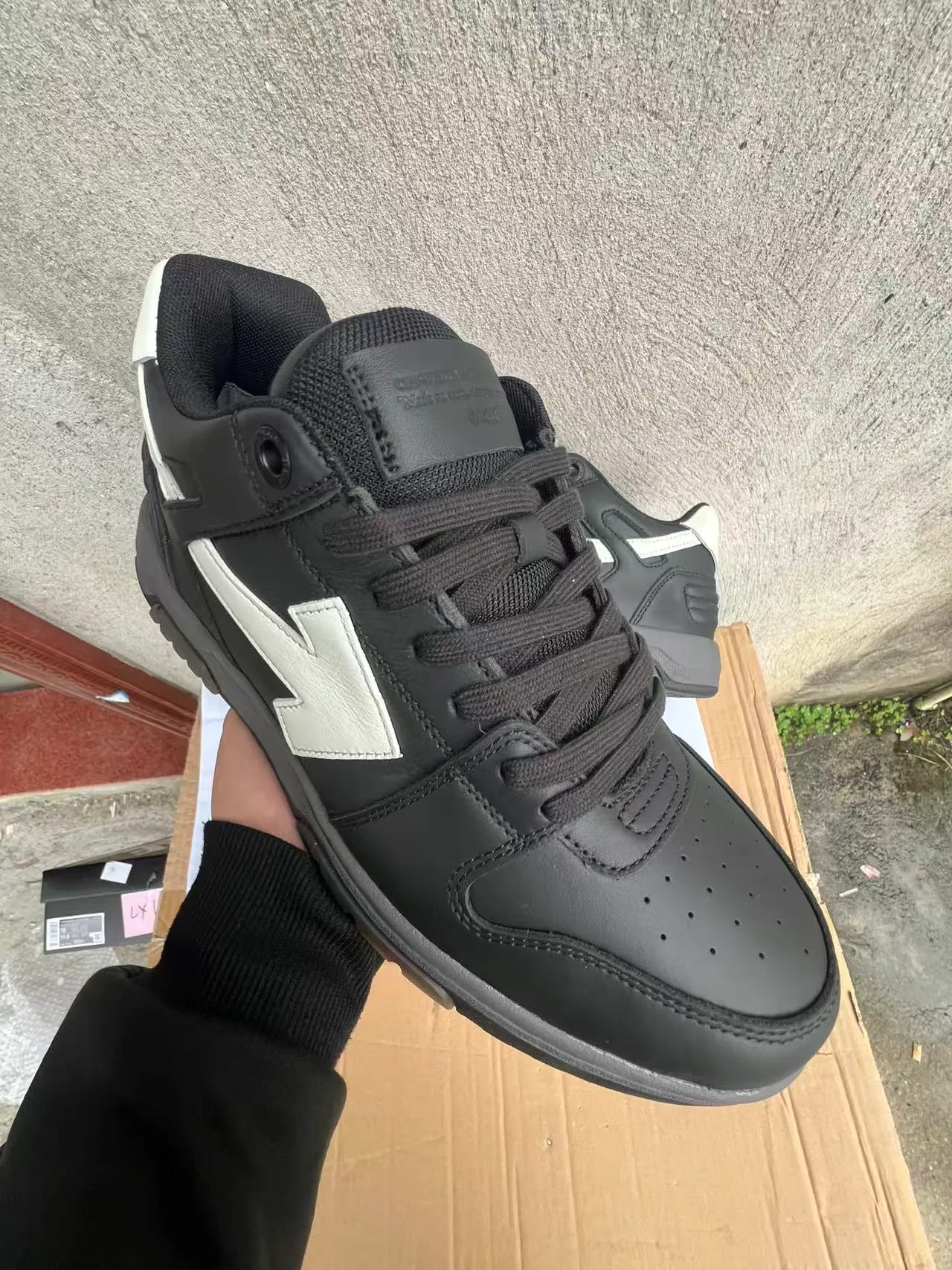 Off-White Arrow Black and White Lifestyle Sneakers 2