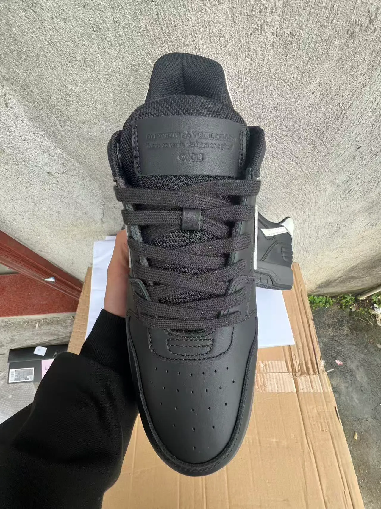Off-White Arrow Black and White Lifestyle Sneakers 3