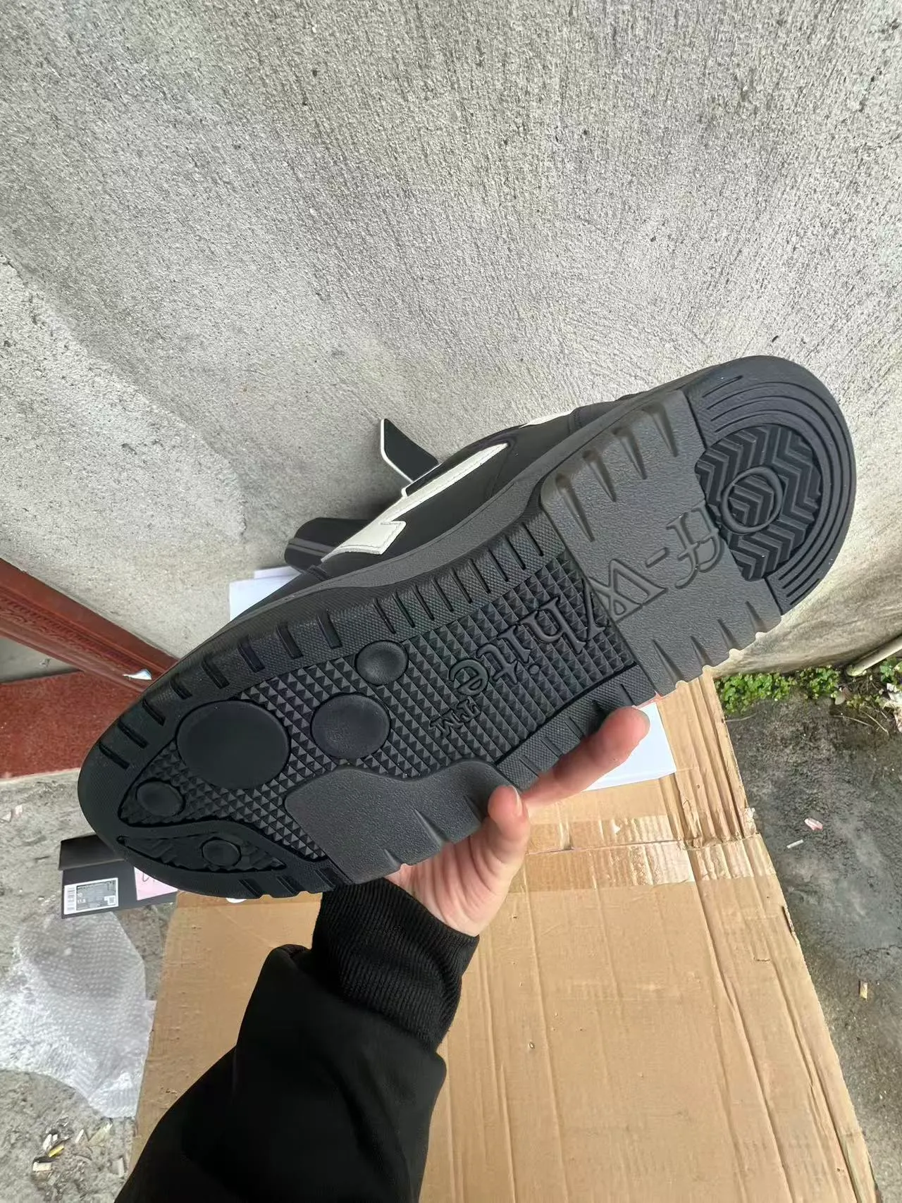Off-White Arrow Black and White Lifestyle Sneakers 6