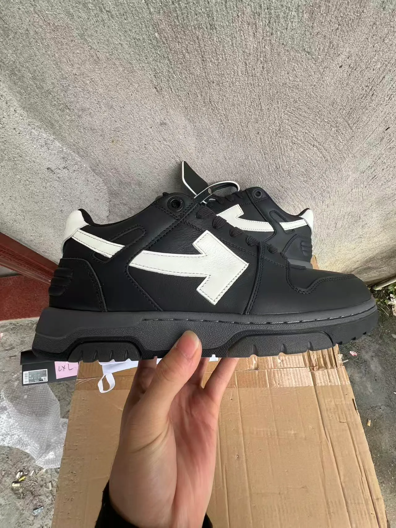 Off-White Arrow Black and White Lifestyle Sneakers 7