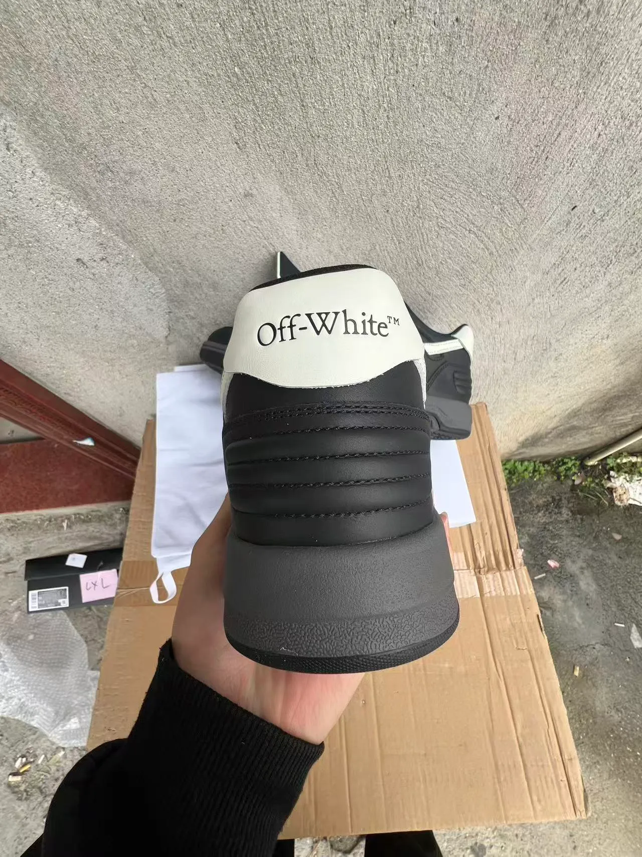 Off-White Arrow Black and White Lifestyle Sneakers 8