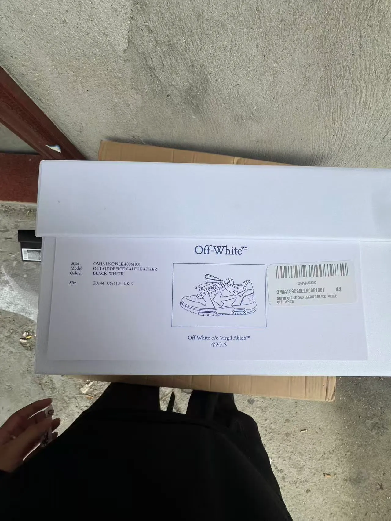 Off-White Arrow Black and White Lifestyle Sneakers 10