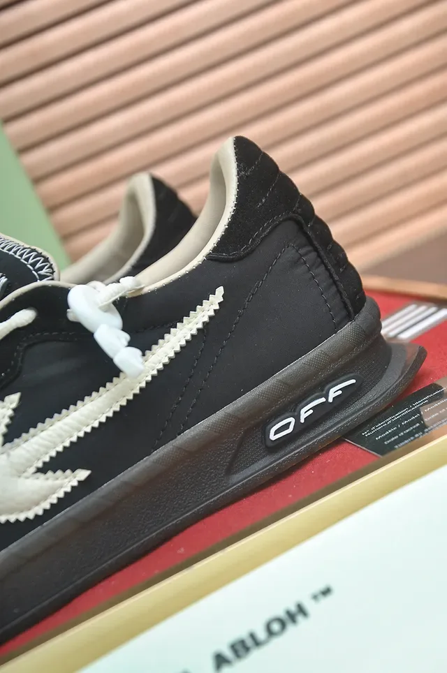Off-White Arrow Logo أسود وبيضاء أحذية رياضية للأسلوب الحياة 2