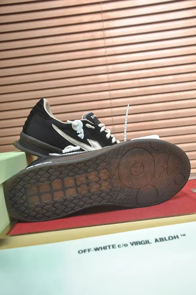 Off-White Arrow Logo أسود وبيضاء أحذية رياضية للأسلوب الحياة 3