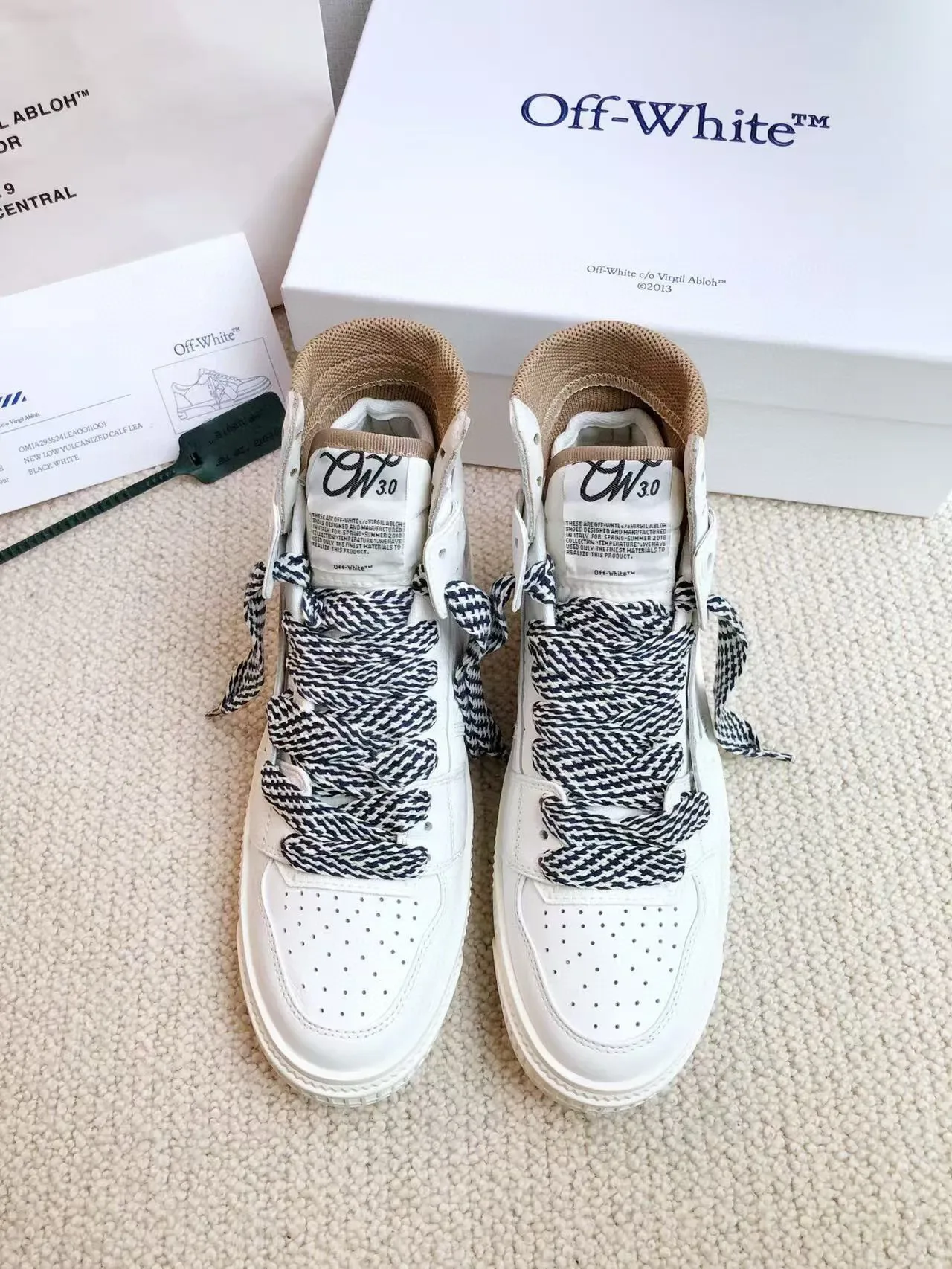 Off-White 米色 高帮 镂空 皮革 生活方式 运动鞋 3