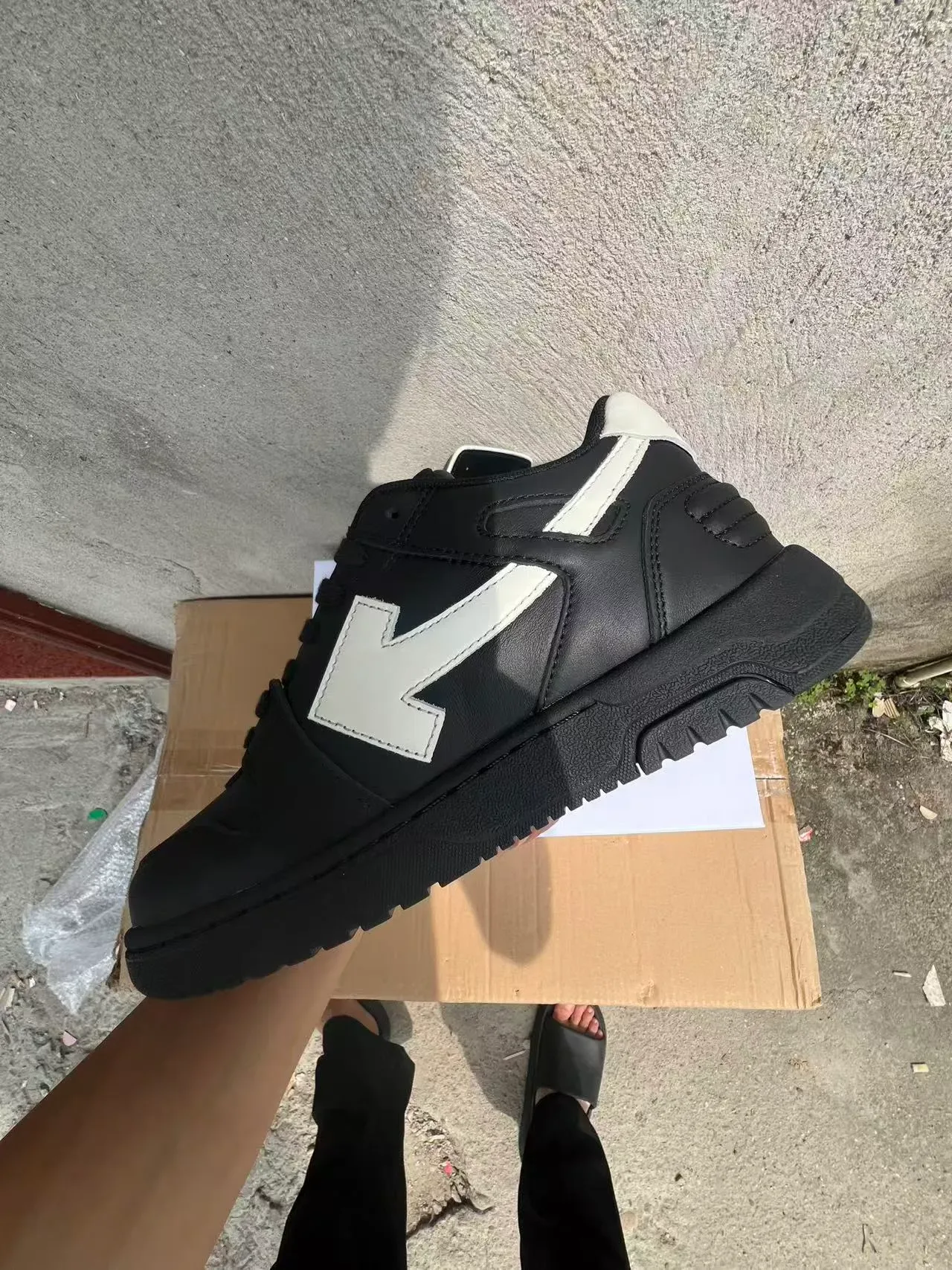 Off-White Black Diagonal Arrow Logo Chunky Sculpted Sole Lifestyle Sneakers 5