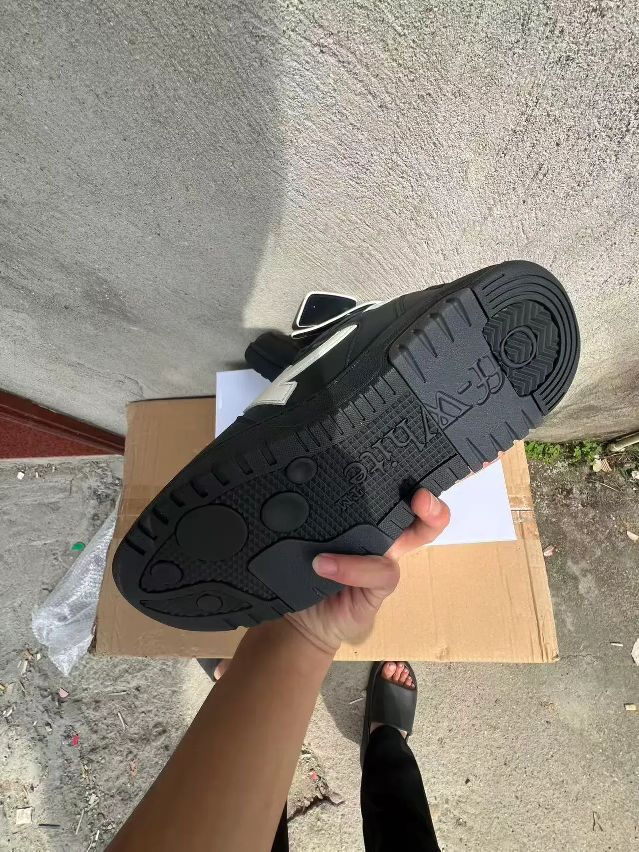 Off-White Black Diagonal Arrow Logo Chunky Sculpted Sole Lifestyle Sneakers 6