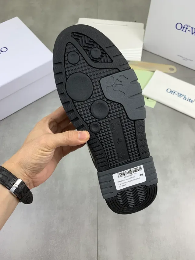 Off-White Sneakers Lifestyle Noir Design Industriel Bout Perforé 2