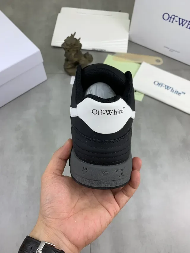 Off-White Sneakers Lifestyle Noir Design Industriel Bout Perforé 3