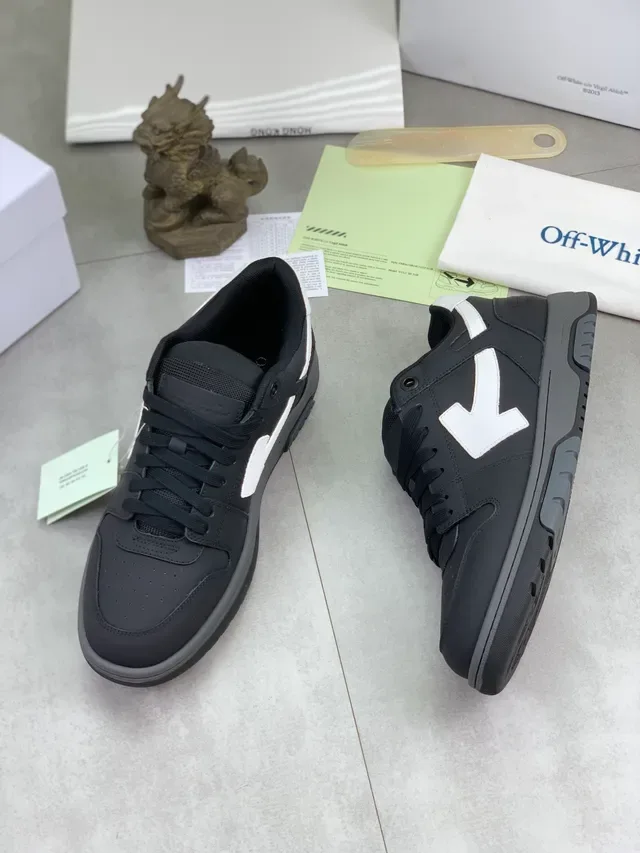 Off-White Sneakers Lifestyle Noir Design Industriel Bout Perforé 5