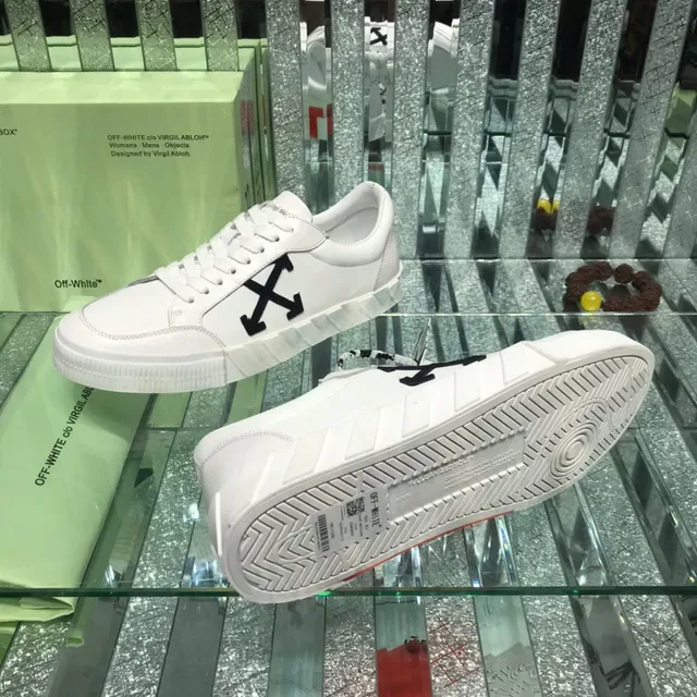 Off-White Black Low-Top Leather Upper Lifestyle Sneakers 2
