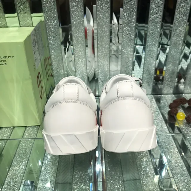 Off-White Black Low-Top Leather Upper Lifestyle Sneakers 3