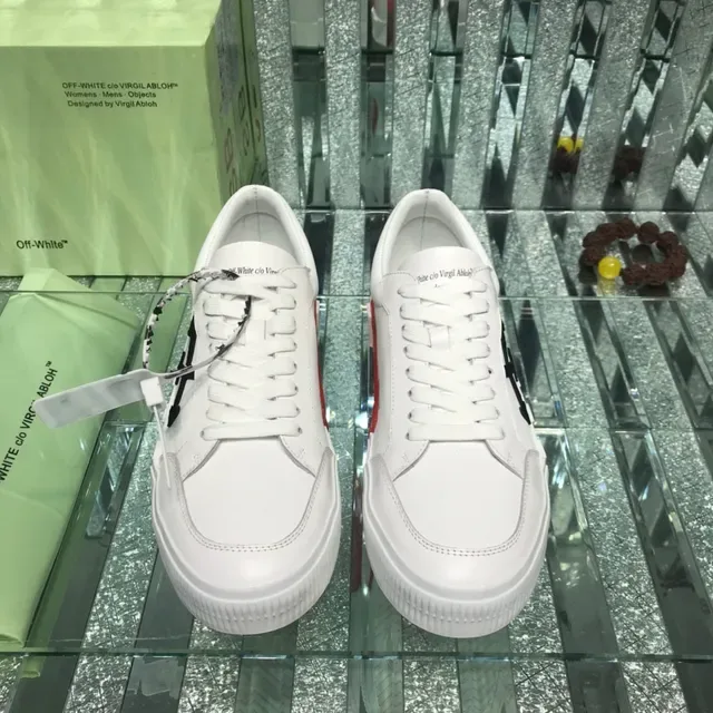 Off-White Black Low-Top Leather Upper Lifestyle Sneakers 4