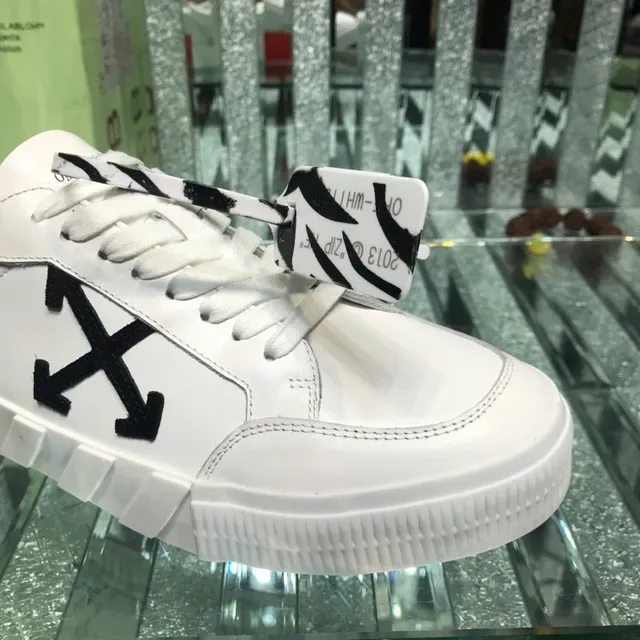Off-White Black Low-Top Leather Upper Lifestyle Sneakers 7