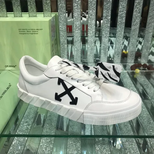 Off-White Black Low-Top Leather Upper Lifestyle Sneakers 9