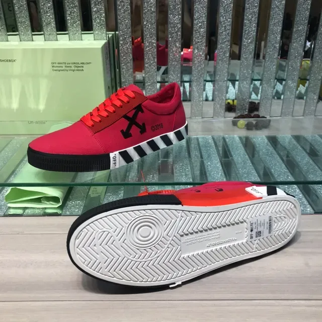Off-White Diagonal Arrow Lona Roja Sneakers Lifestyle 2