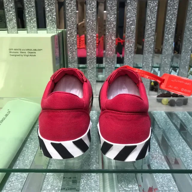 Off-White Diagonal Arrow Lona Roja Sneakers Lifestyle 3