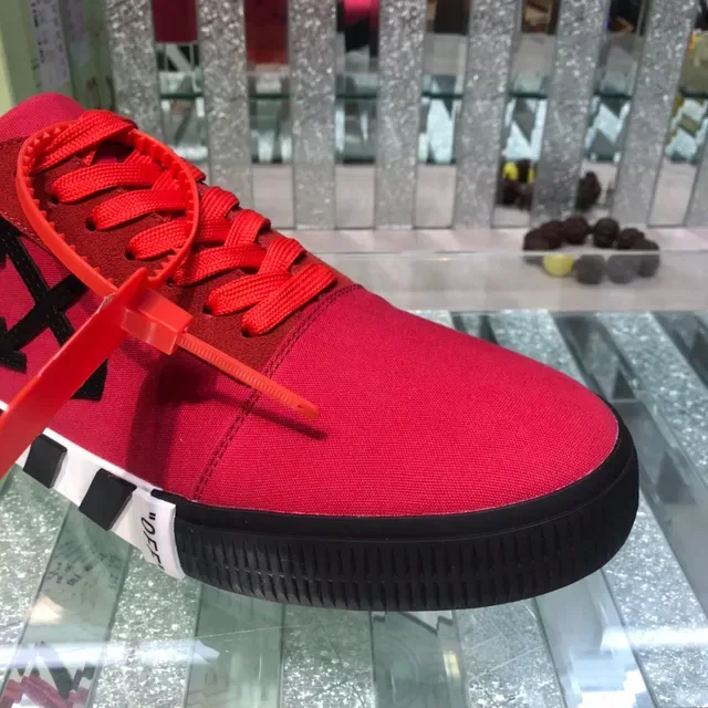 Off-White Diagonal Arrow Lona Roja Sneakers Lifestyle 7