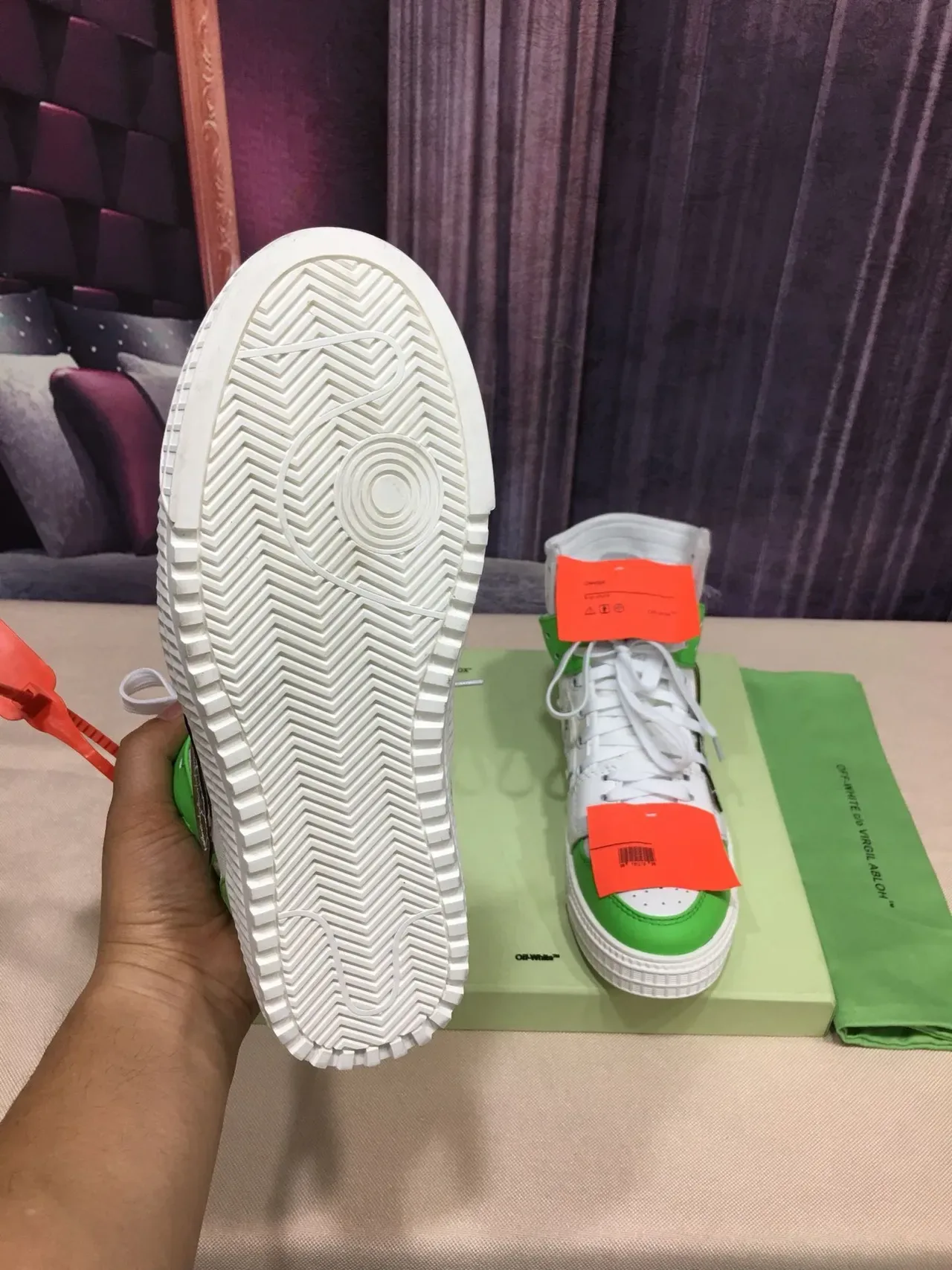 Off-White Verde Zapatillas Lifestyle de Alto con Detalles Industriales 2