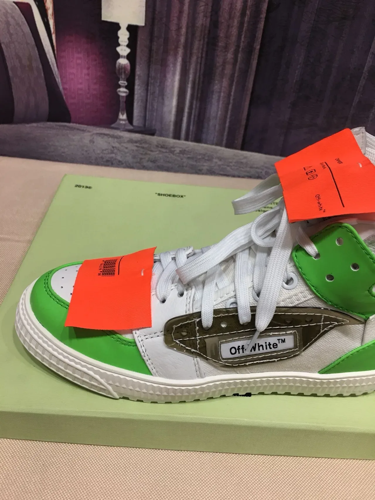 Off-White Verde Zapatillas Lifestyle de Alto con Detalles Industriales 5