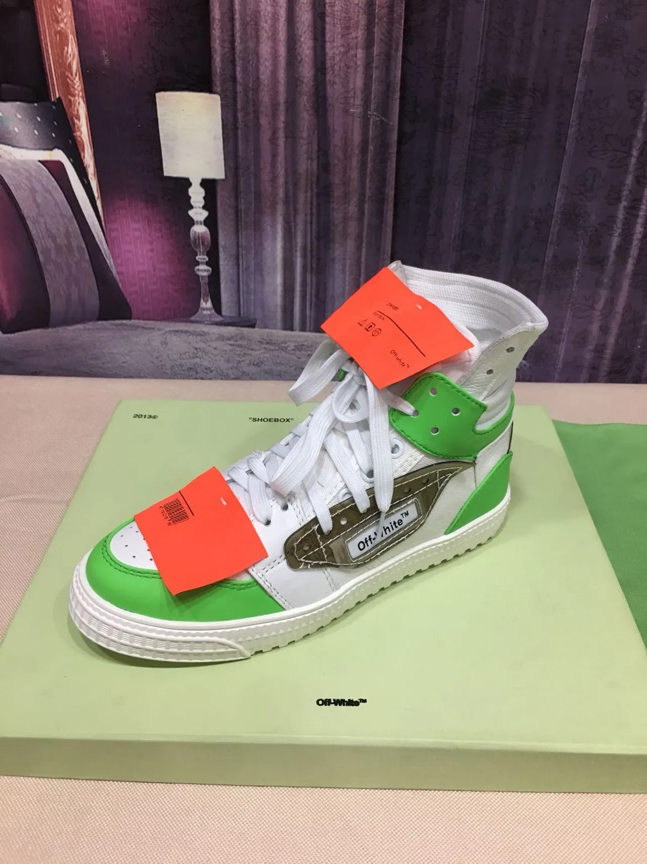 Off-White Verde Zapatillas Lifestyle de Alto con Detalles Industriales 7