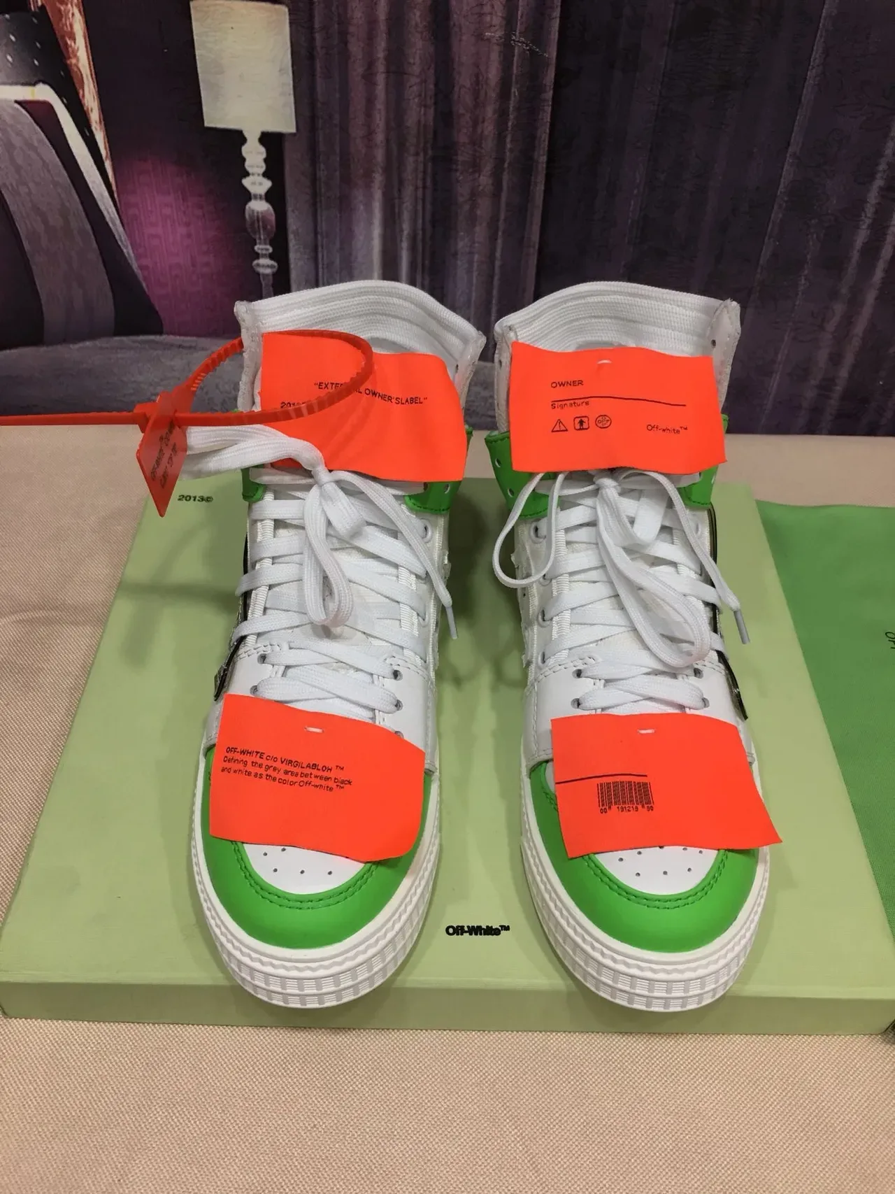 Off-White Verde Zapatillas Lifestyle de Alto con Detalles Industriales 9