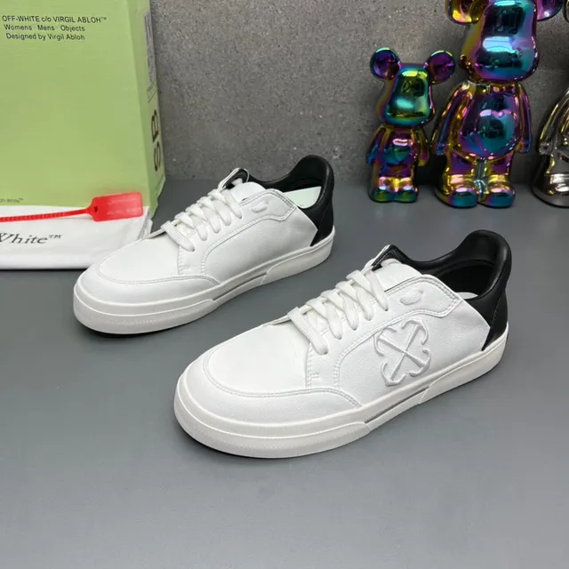 Off-White Industrial Low-Top 白黑休闲鞋 2