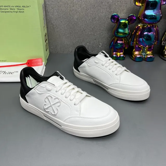 Off-White Industrial Low-Top 白黑休闲鞋 3