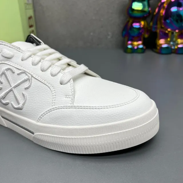 Off-White Industrial Low-Top 白黑休闲鞋 4