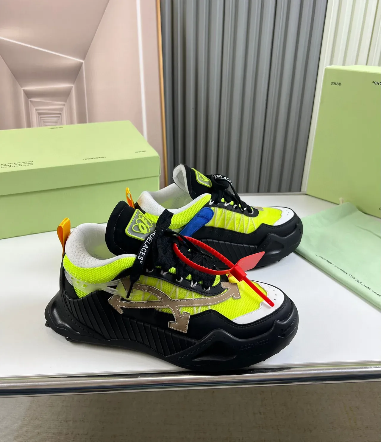 Off-White Industrial Runner Tênis Amarelo Neón Preto Chunky 7