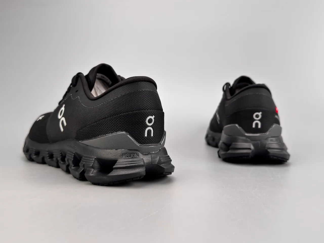 On Cloud Black White Knit Upper Segmented CloudTec Midsole Running Shoes 2
