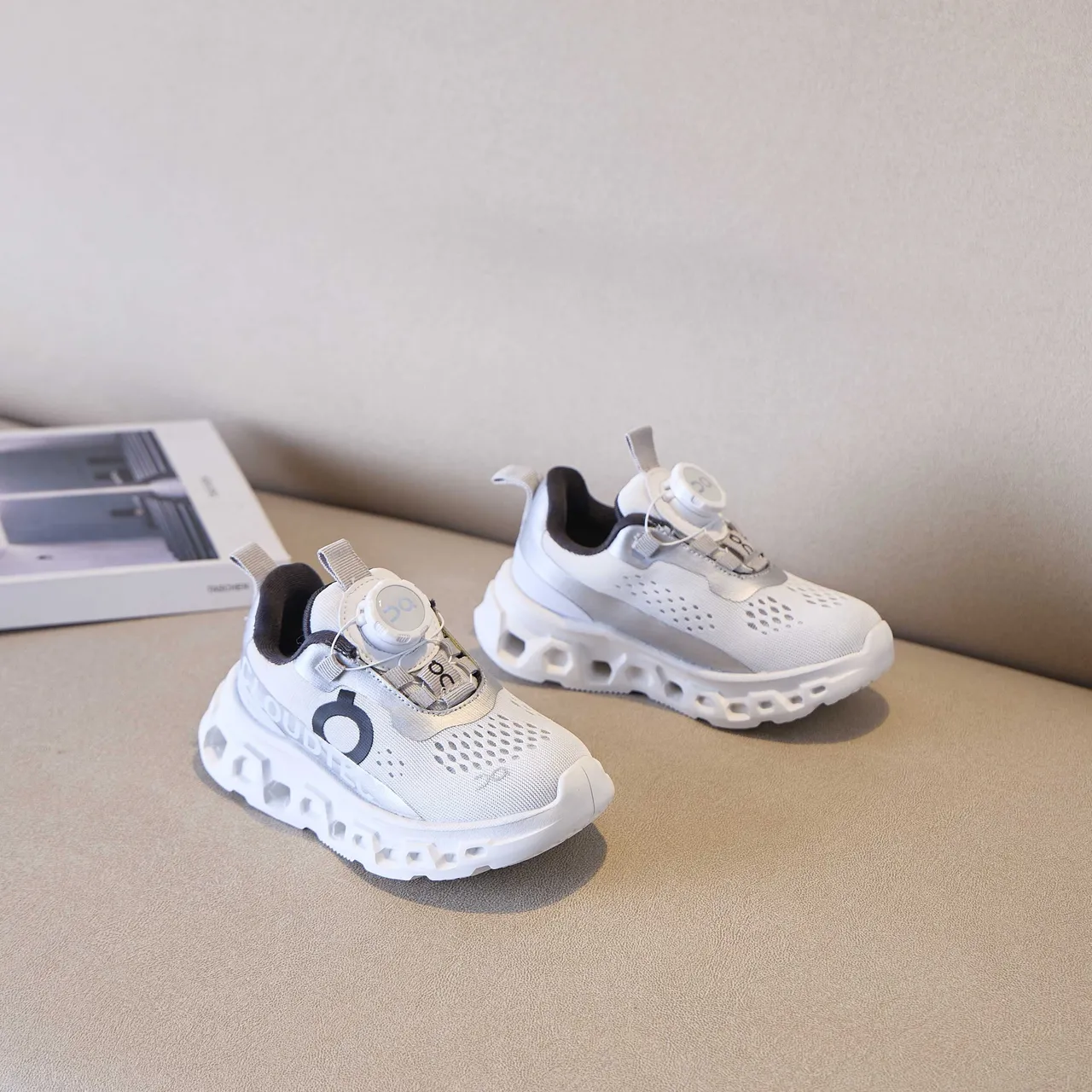 On Cloudmonster Niños Sin Cordones Zapatillas Gruesas 8