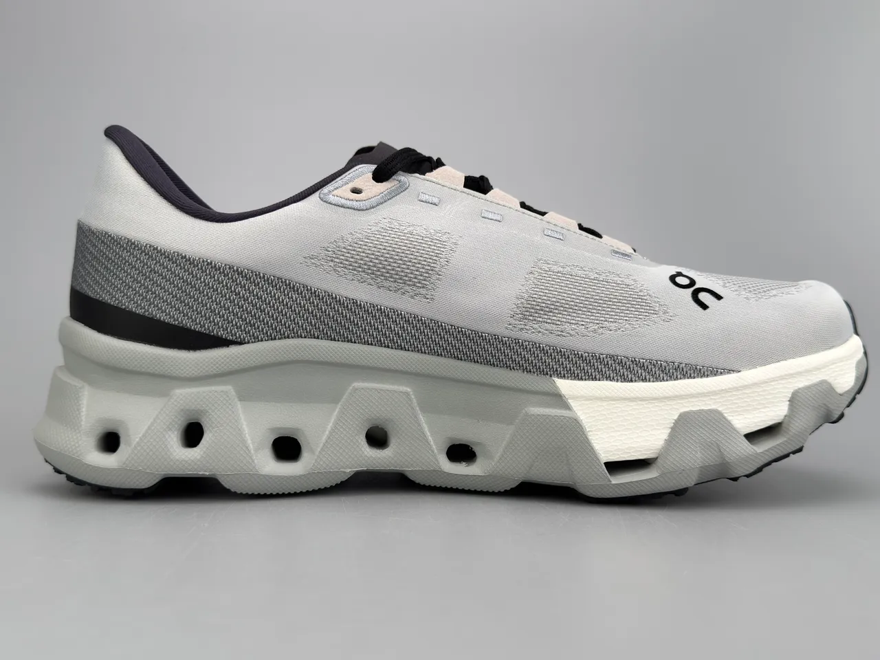 On Cloudmonster হালকা ধূসর কালো দৌড়ের জুতো 10