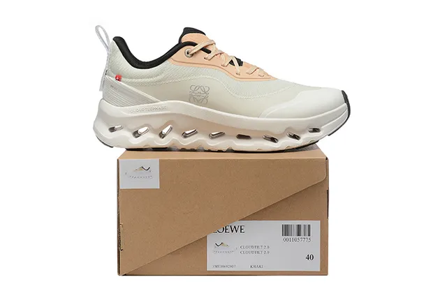 On Cloudmonster Off-White Peach Black tênis de corrida 2
