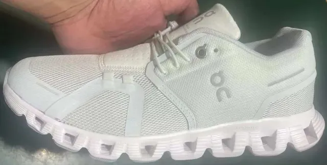 On Cloudmonster Blanco Gris Parte superior de malla ingenieril Segmentado Cloud-Pod Suela del medio Zapatillas lifestyle 2