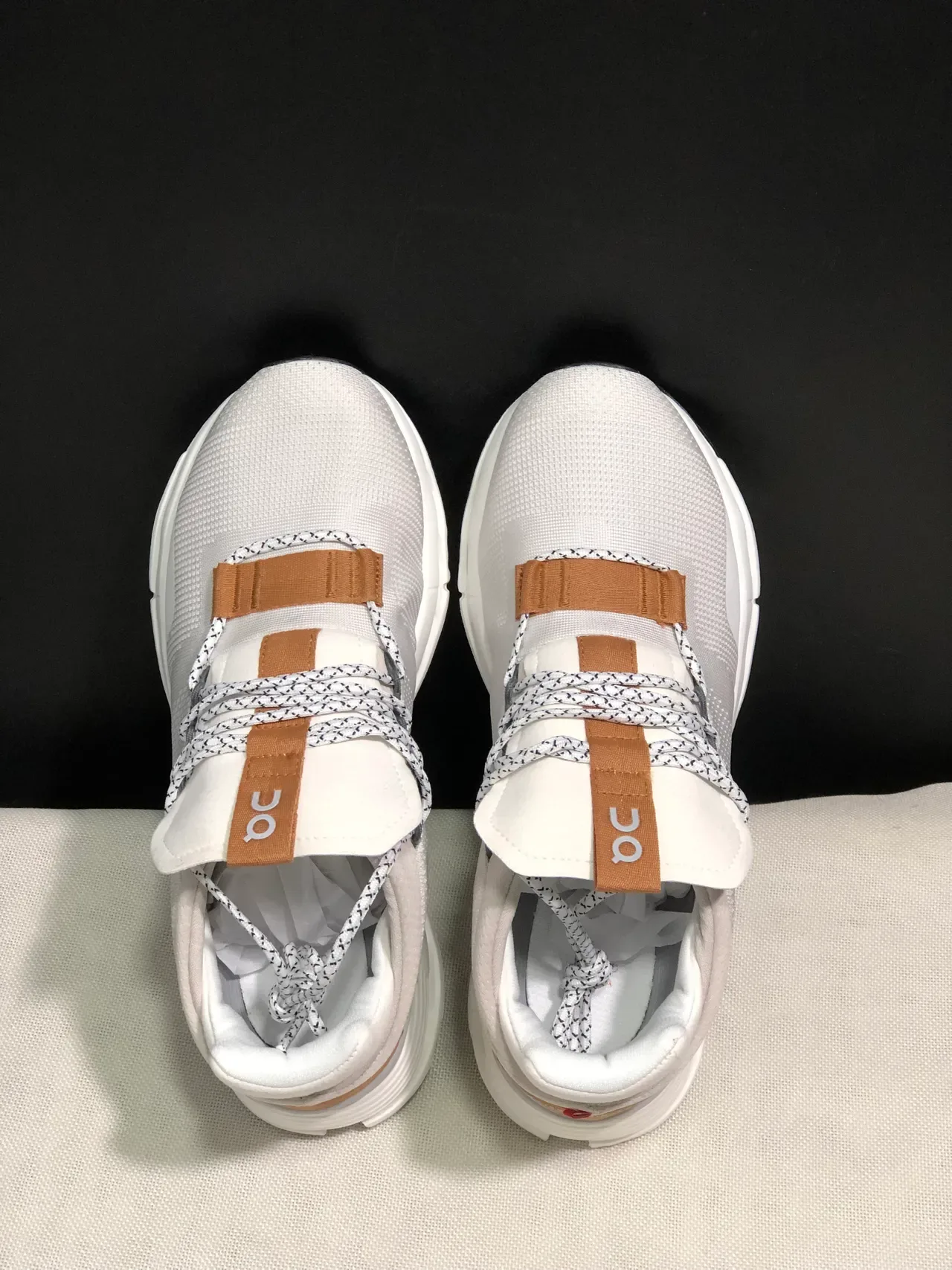 On Cloudmonster White Tan Black 生活方式运动鞋 6