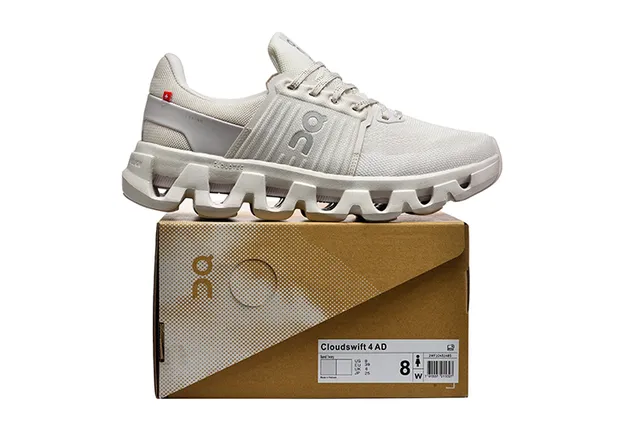 On Upper de malla blanca Open-Cloud Midsole Zapatos de correr 4