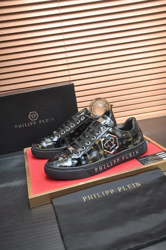 Philipp Plein কালো ও সোনালি তারকা প্রিন্ট লাইফস্টাইল স্নিকার 3