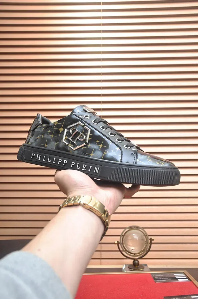Philipp Plein কালো ও সোনালি তারকা প্রিন্ট লাইফস্টাইল স্নিকার 4