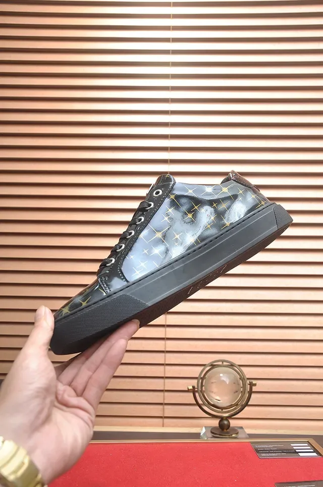 Philipp Plein কালো ও সোনালি তারকা প্রিন্ট লাইফস্টাইল স্নিকার 5