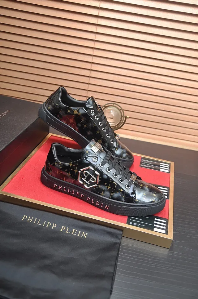 Philipp Plein কালো ও সোনালি তারকা প্রিন্ট লাইফস্টাইল স্নিকার 6