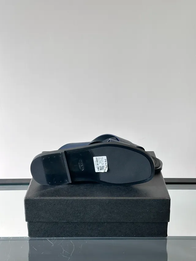 Prada কালো নীল ক্রস-স্ট্র্যাপ ফ্ল্যাট সোল ক্যাজুয়াল স্যান্ডেল 2