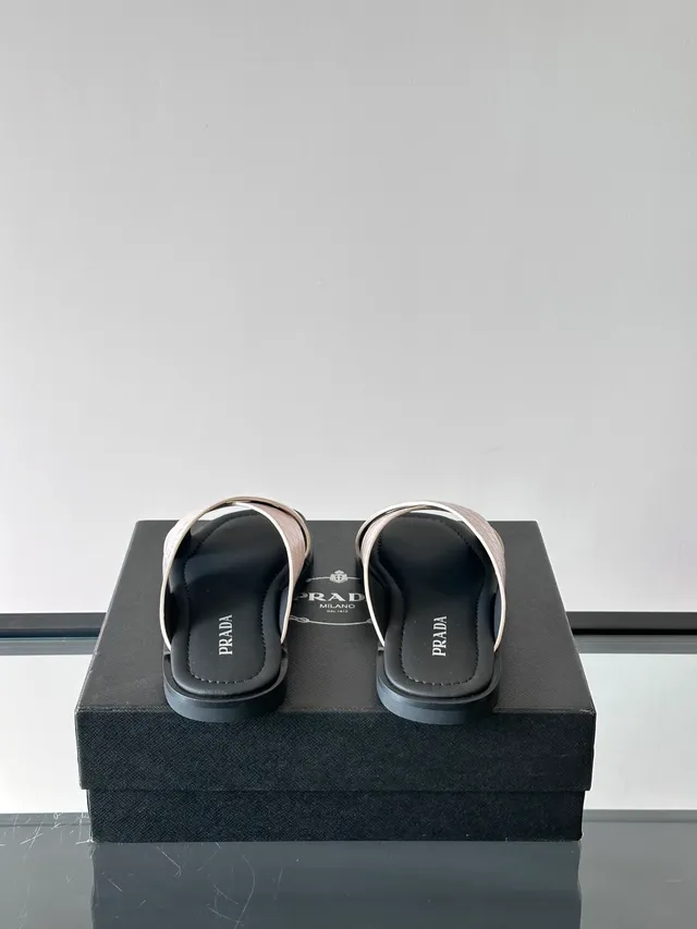 Prada কালো নীল ক্রস-স্ট্র্যাপ ফ্ল্যাট সোল ক্যাজুয়াল স্যান্ডেল 4