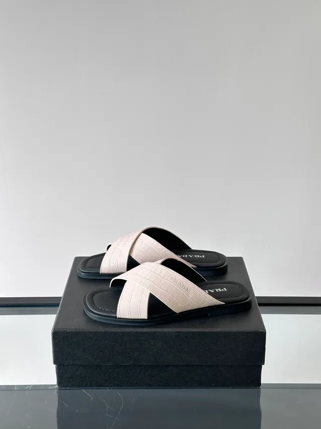 Prada কালো নীল ক্রস-স্ট্র্যাপ ফ্ল্যাট সোল ক্যাজুয়াল স্যান্ডেল 10