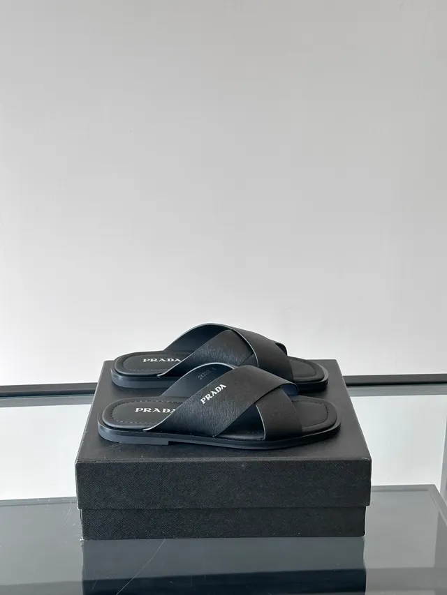 Prada কালো নীল ক্রস-স্ট্র্যাপ ফ্ল্যাট সোল ক্যাজুয়াল স্যান্ডেল 17